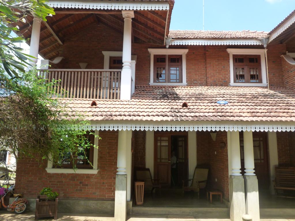 Negombo Villa Araliya prices