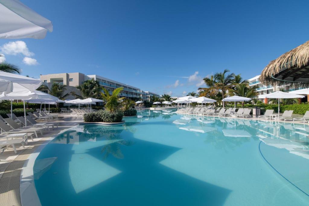 Цены в отеле Serenade Punta Cana Beach Spa & Casino