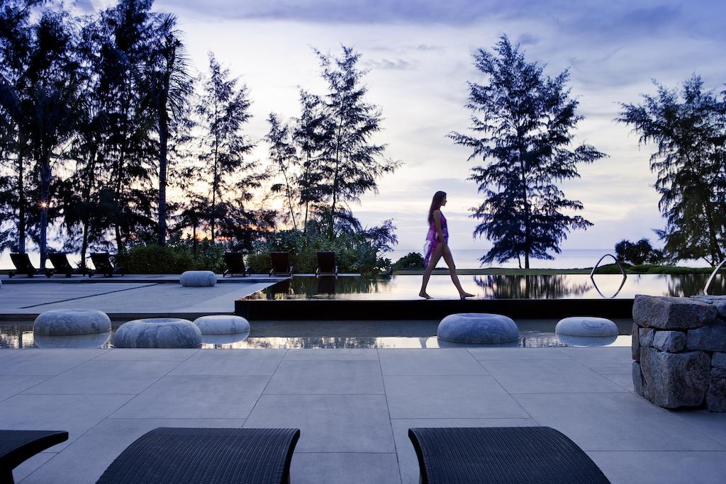 север Пхукета Renaissance Phuket Resort & Spa цены