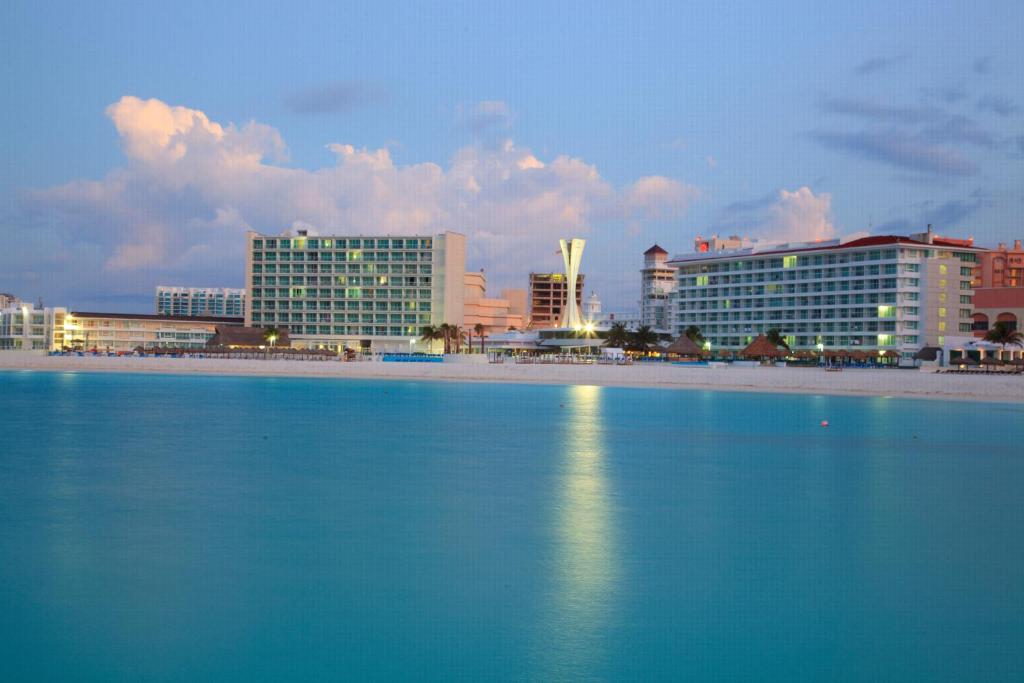 Горящие туры в отель Krystal Cancun