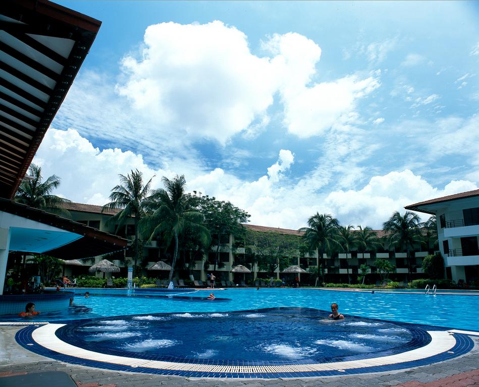 Отдых в отеле Holiday Villa Beach Resort & Spa Langkawi Лангкави