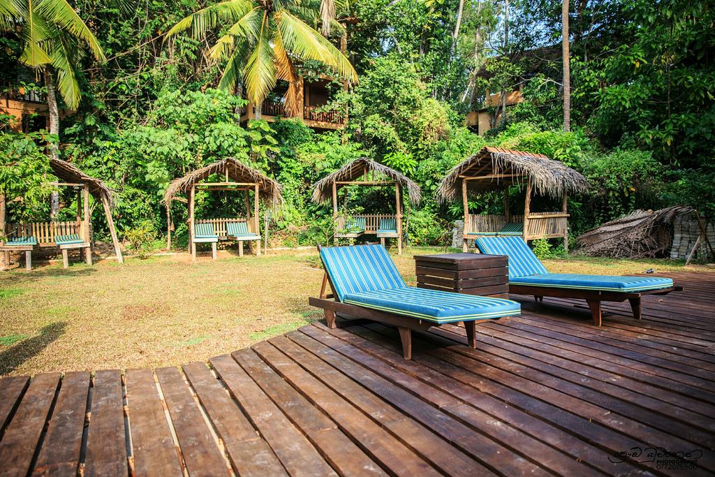 Цены в отеле Jungle Village by Thawthisa