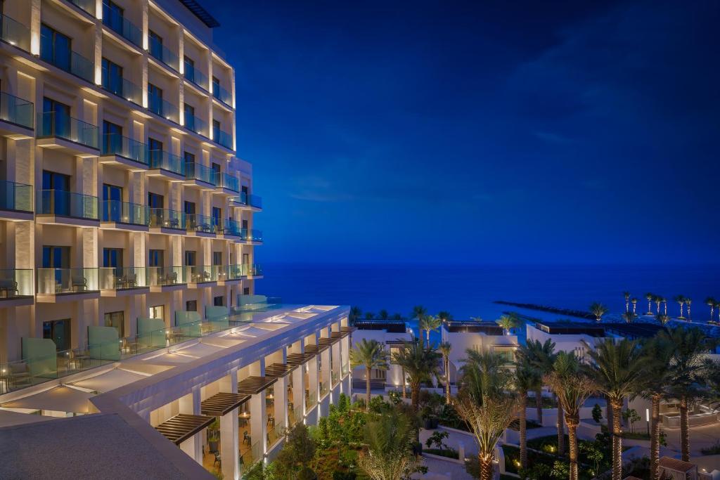 Цены в отеле Address Beach Resort Fujairah