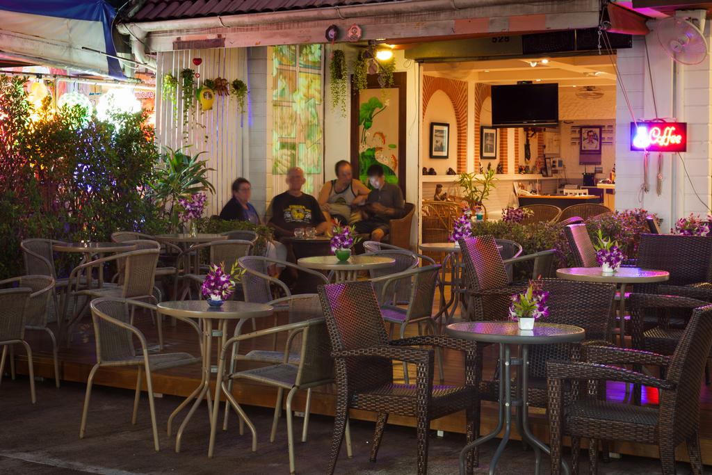 Отдых в отеле Karon Sunshine Guesthouse Bar  Restaurant Пляж Карон