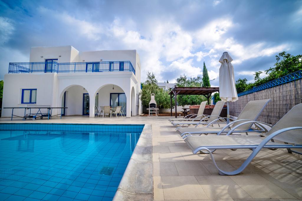 Горящие туры в отель Villas Azzurro Luxury Пафос