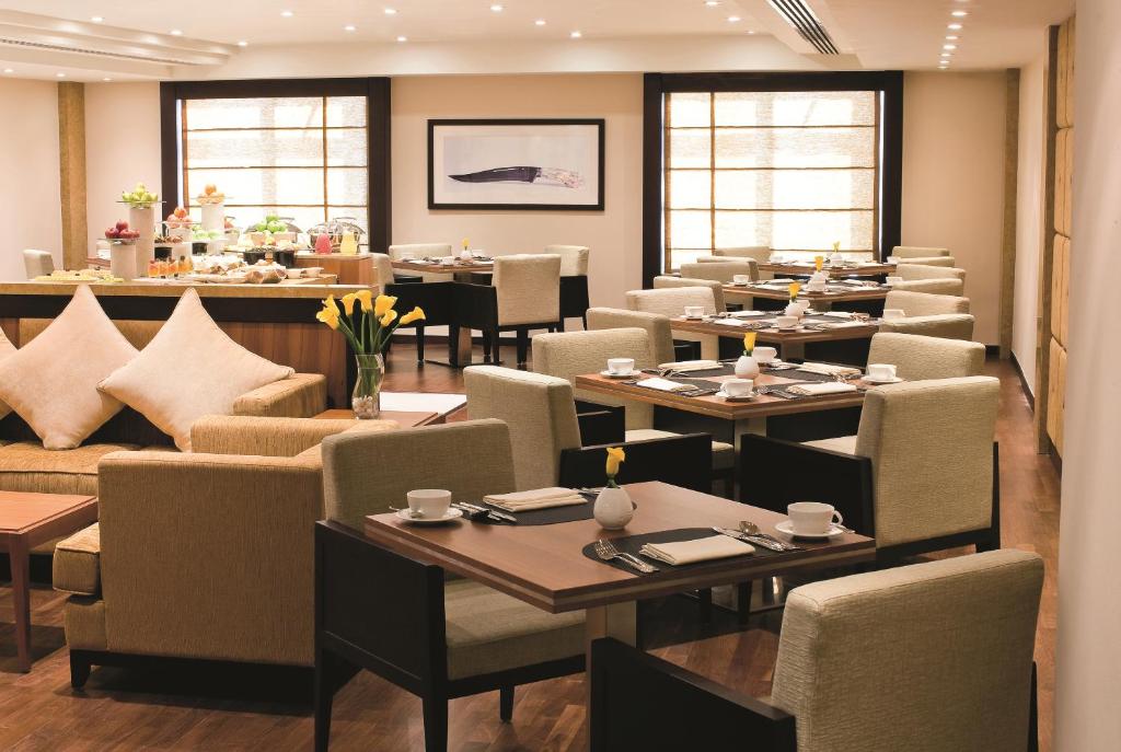 Фото отеля Avani Deira Dubai Hotel (ex. Movenpick Hotel)