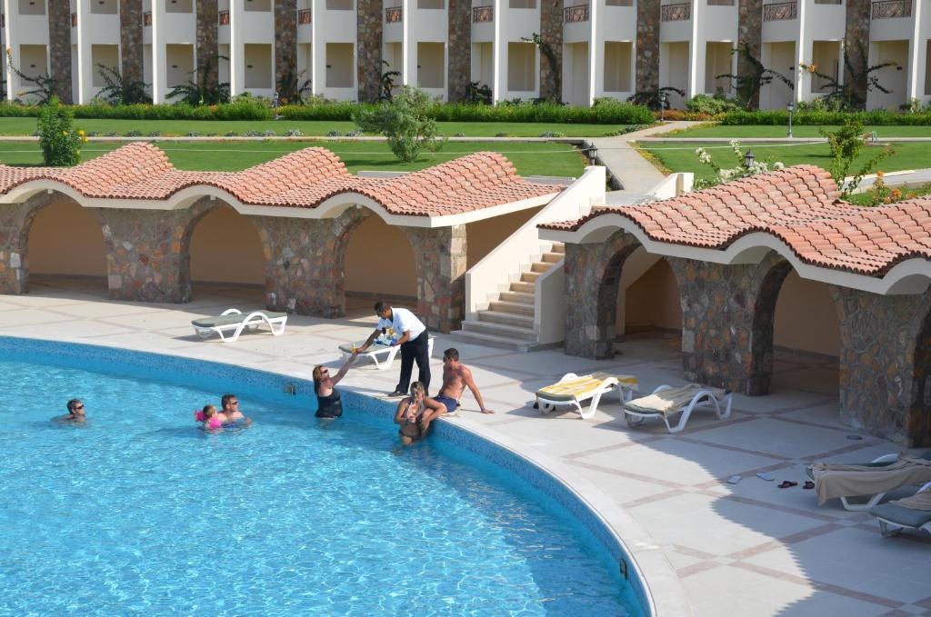Горящие туры в отель Royal Brayka Beach Resort Марса Алам Египет