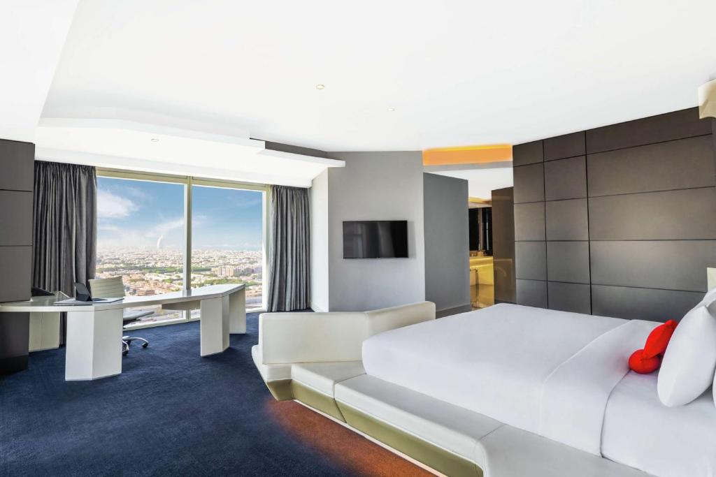Отдых в отеле V Hotel Dubai, Curio Collection by Hilton