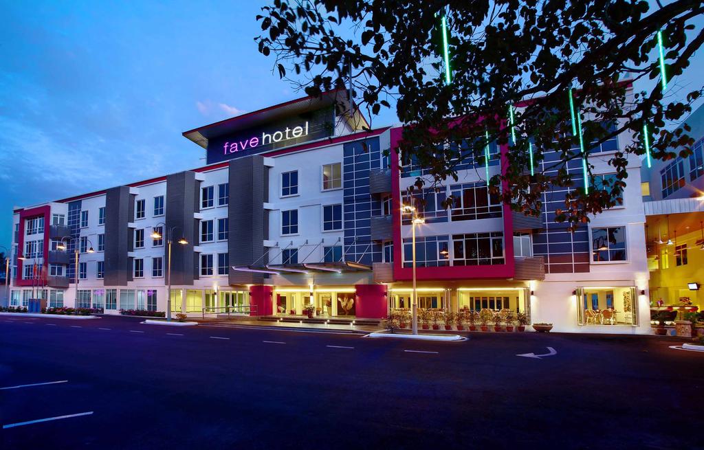 Ціни в готелі Fave Hotel Cenang Beach Langkawi