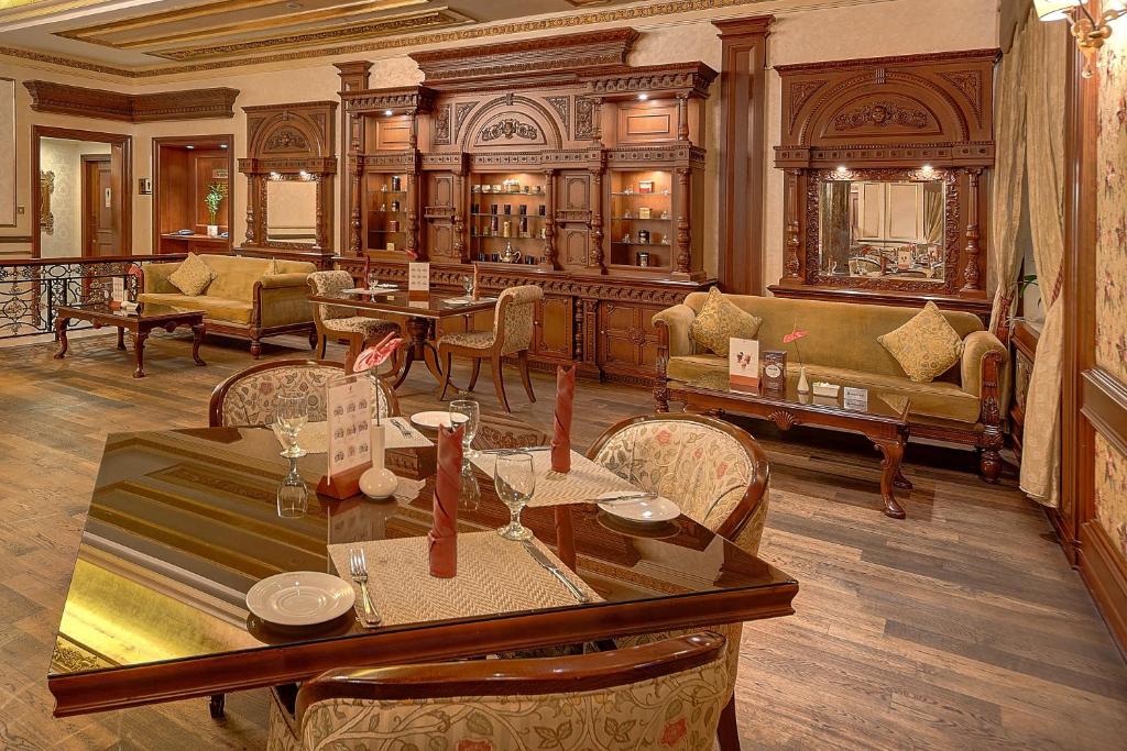 Дубай (город) Royal Ascot Hotel