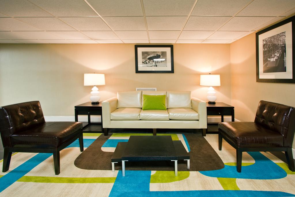 Holiday Inn & Suites Across США цены