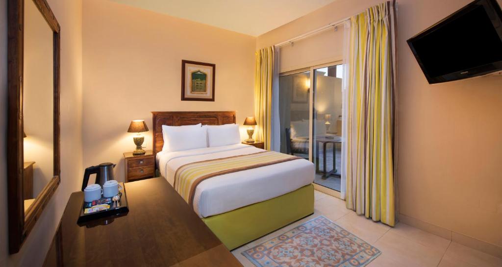 Горящие туры в отель Al Hamra Village Hotel Рас-эль-Хайма