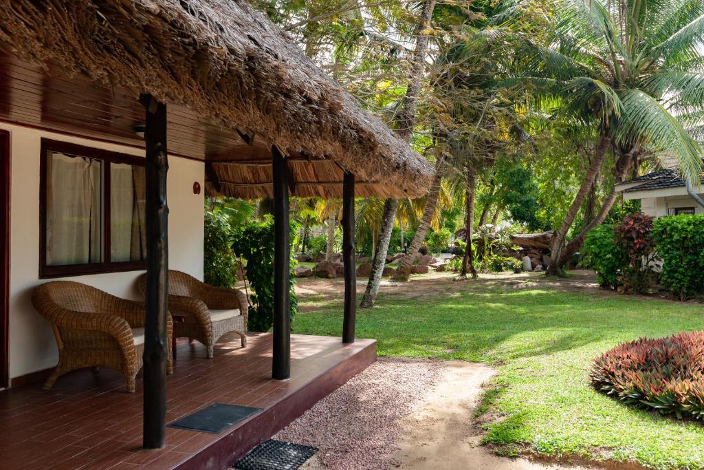 Отдых в отеле Cote dor Lodge, Seychelles Праслин (остров)