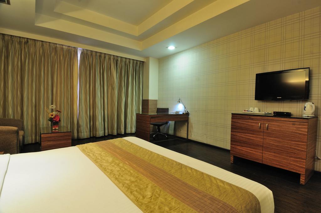 Отдых в отеле Mapple Emerald Rajokri Гургаон