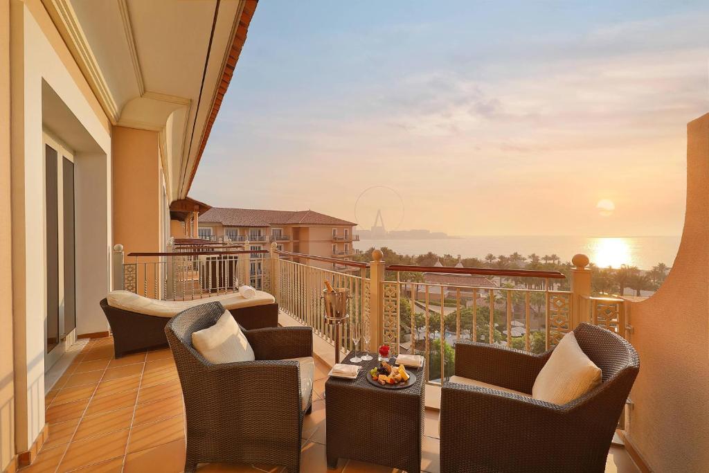 Відпочинок в готелі The Ritz-Carlton Dubai