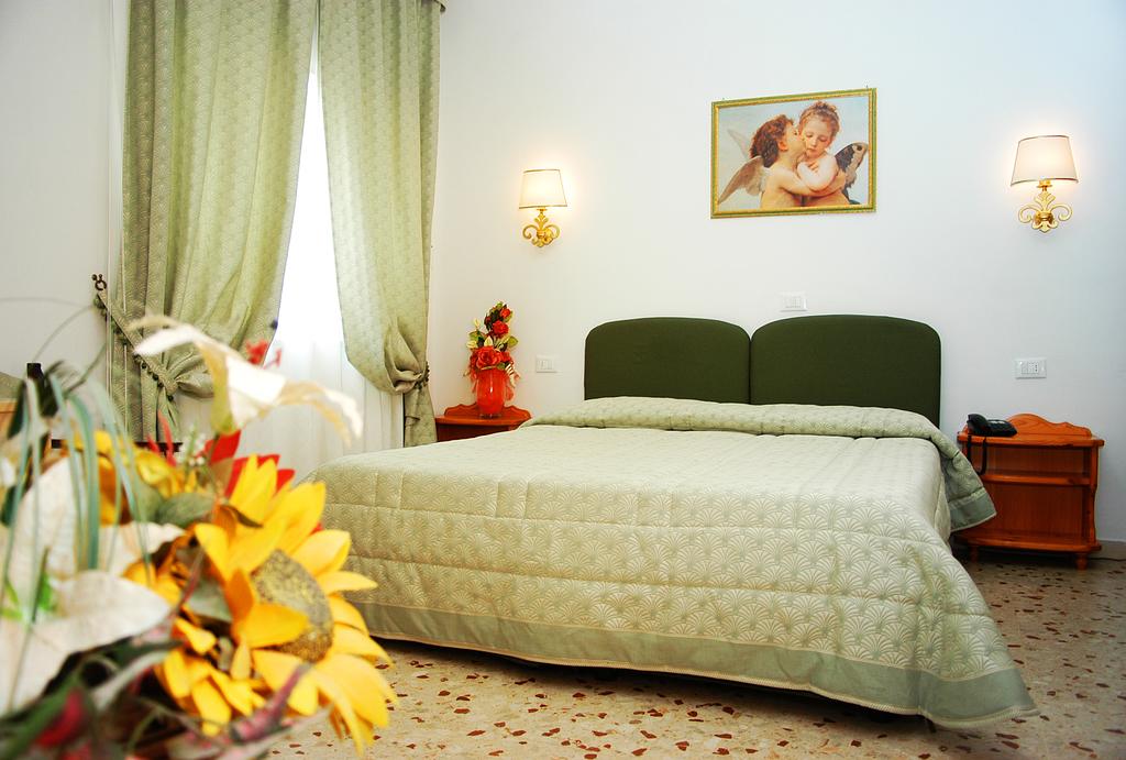 Hotel Villa Del Sole, Террачина, фотографии туров