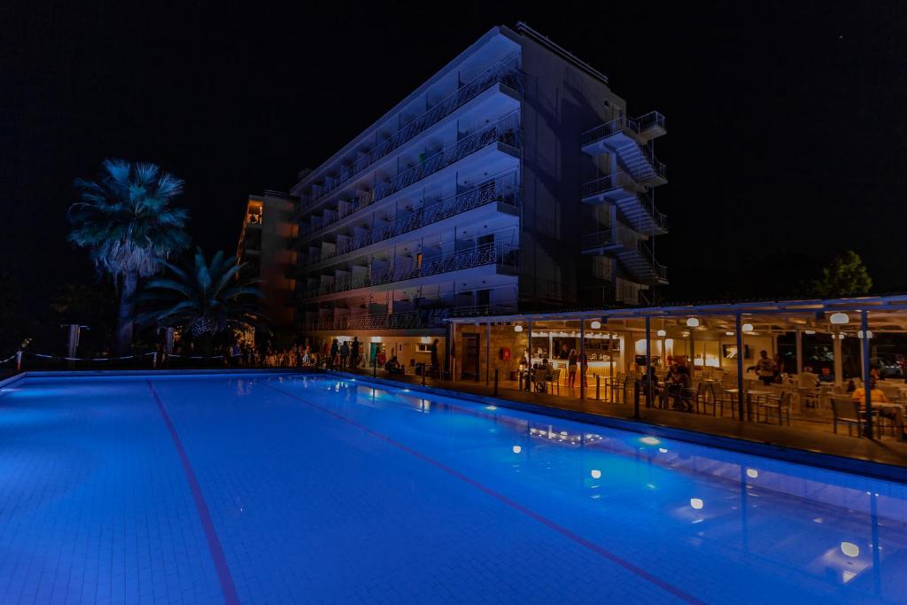 Готель, Аттика, Греція, Calamos Beach Hotel