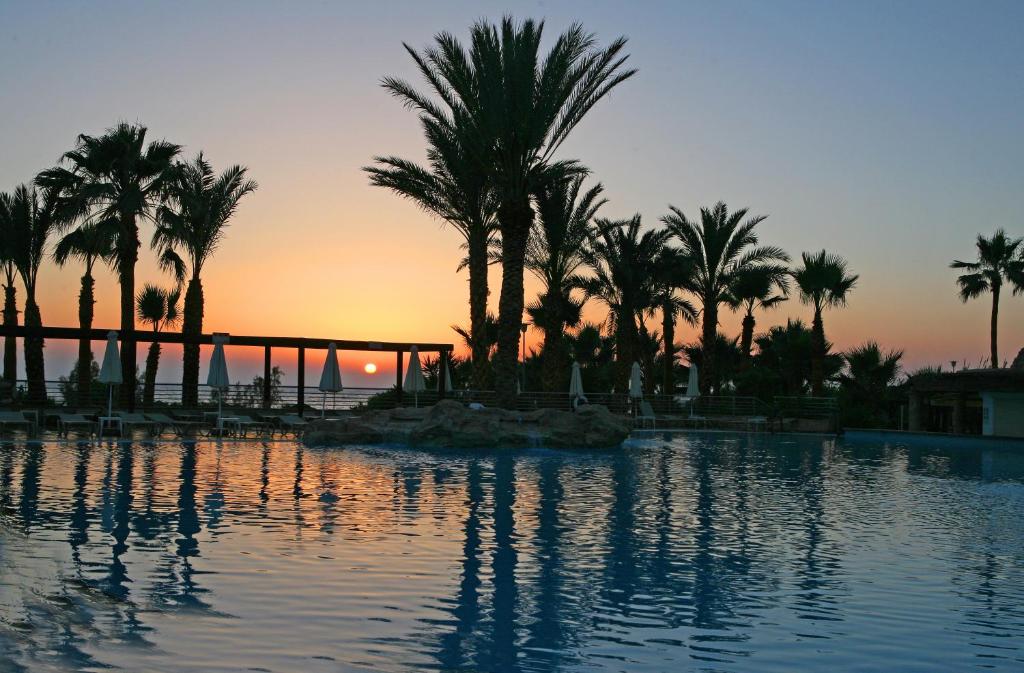 St George Hotel Spa & Beach Resort (ex. St.George Hotel Spa & Golf Beach Resort) Кіпр ціни