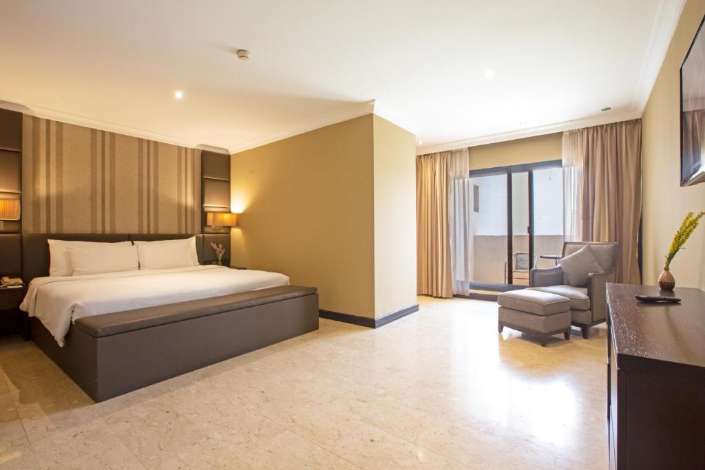 Отель, Дубай (пляжные отели), ОАЭ, Dubai Marine Beach Resort & Spa