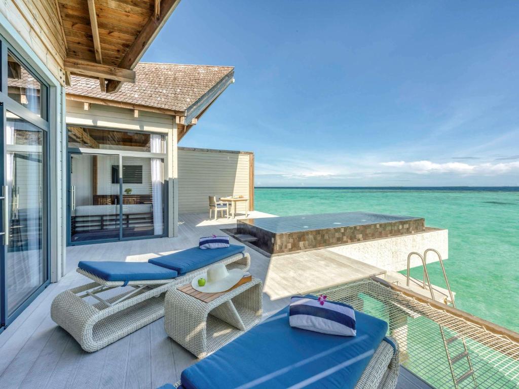 Hotel rest Movenpick Resort Kuredhivaru Maldives Noonu Atoll 