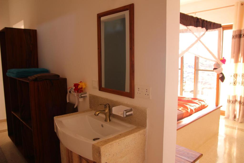 Відпочинок в готелі Blu Marlin Village Ківенгва Танзанія