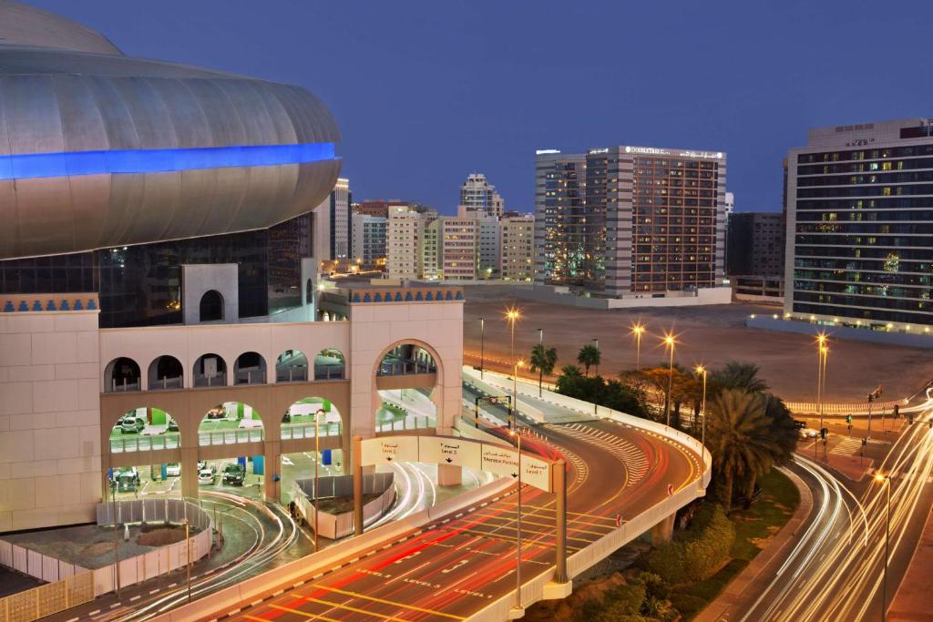 Отель, Дубай (город), ОАЭ, Doubletree by Hilton Hotel & Residences Dubai – Al Barsha
