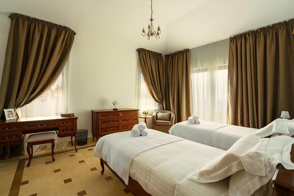 Hotel Oak Leaf Residences, Свети-Стефан, фотографии туров