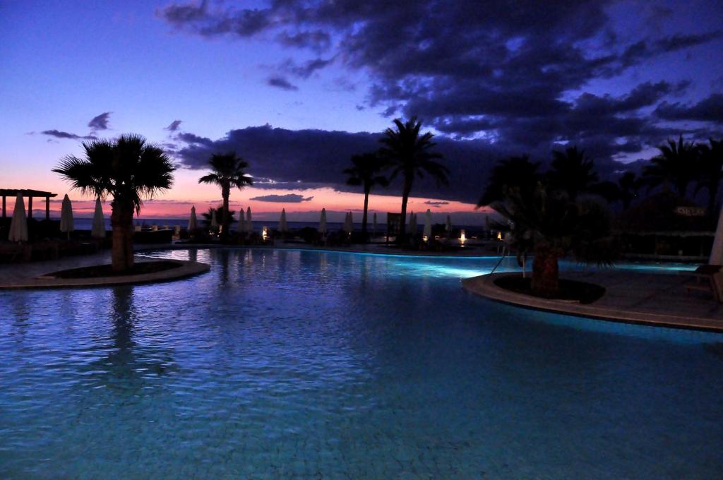 Горящие туры в отель Safir Sharm Waterfalls Resort (ex. Hilton Sharm Waterfalls)