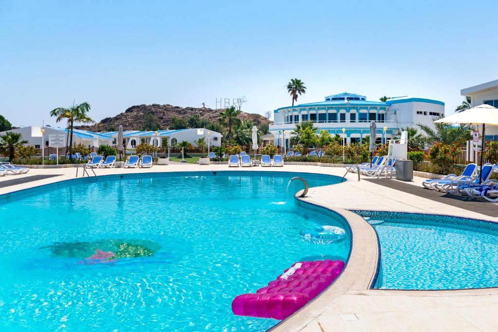 Ціни в готелі Holiday Beach Resort*