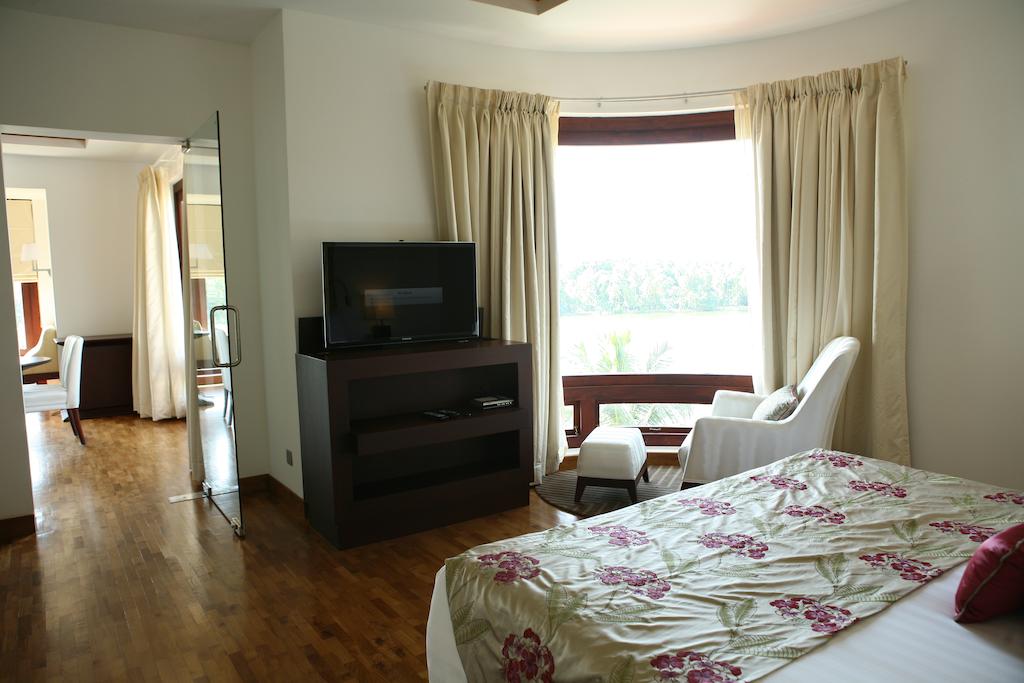 Відпочинок в готелі The Raviz Resort & Spa Ashtamudi Керала Індія