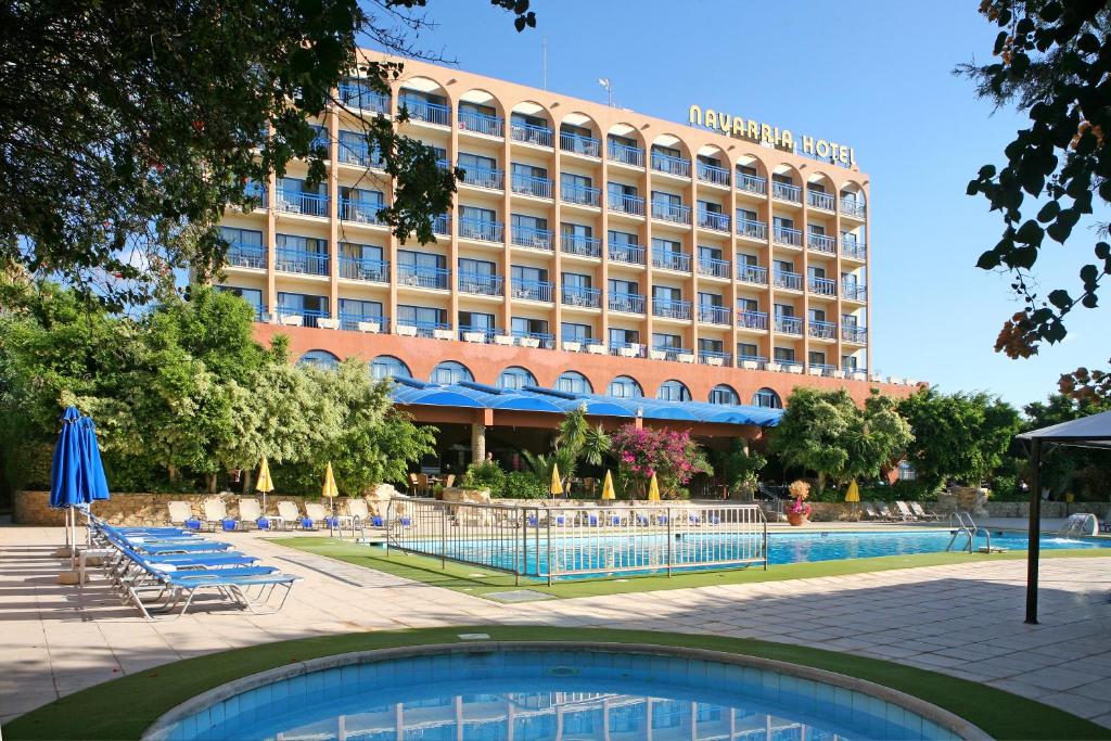 Navarria Blue Hotel, Лімассол, фотографії турів