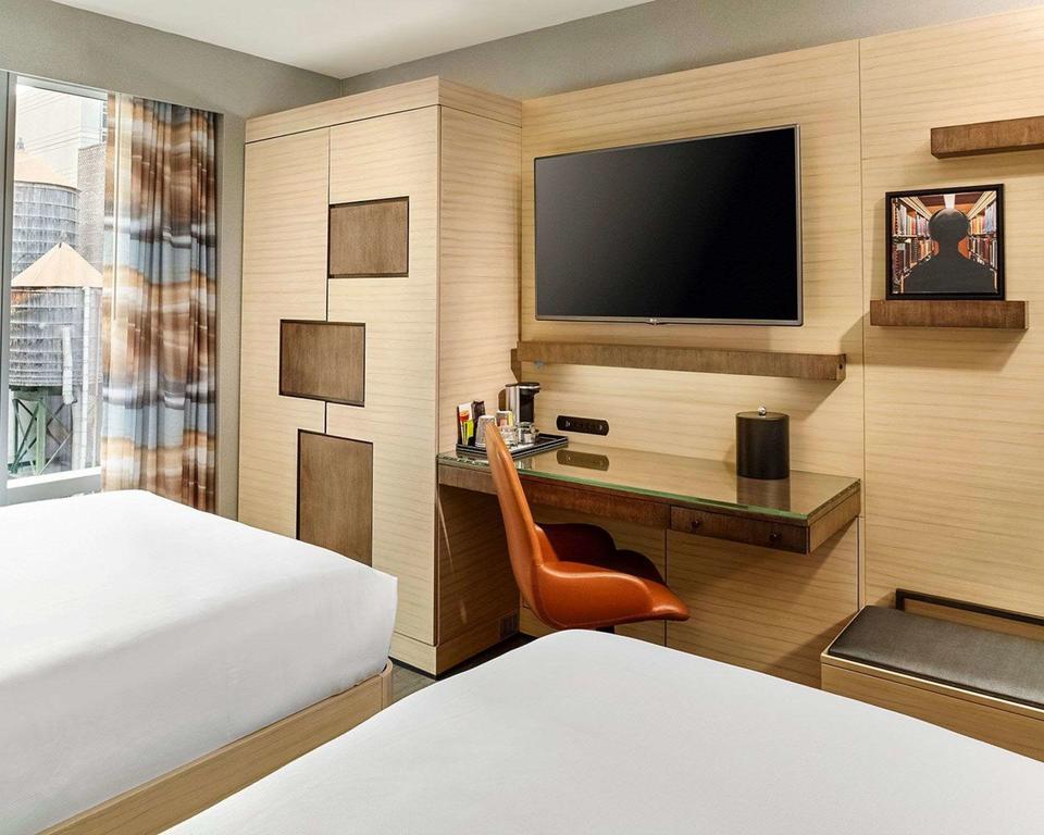 Cambria Hotel and Suites Times Square, 4