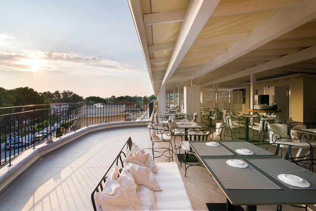 Горящие туры в отель Neikos Mediterraneo Luxury Suites Кассандра