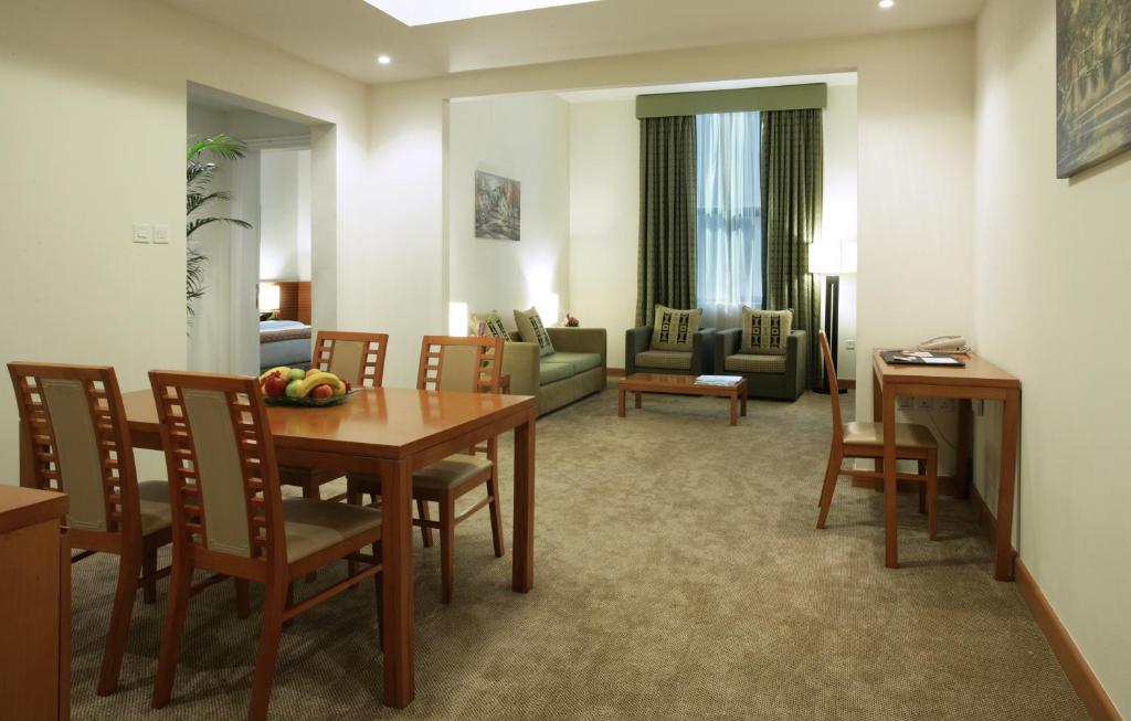 Ramada Hotel & Suites Ajman Zjednoczone Emiraty Arabskie ceny