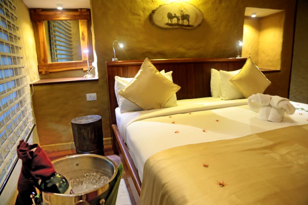 Отель, Шри-Ланка, Национальный парк Синхараджа, Grand Udawalawe Safari Resort