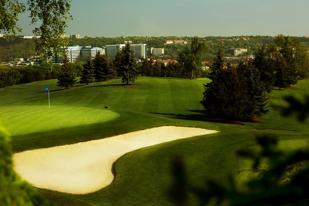 Golf Hotel Praga цена