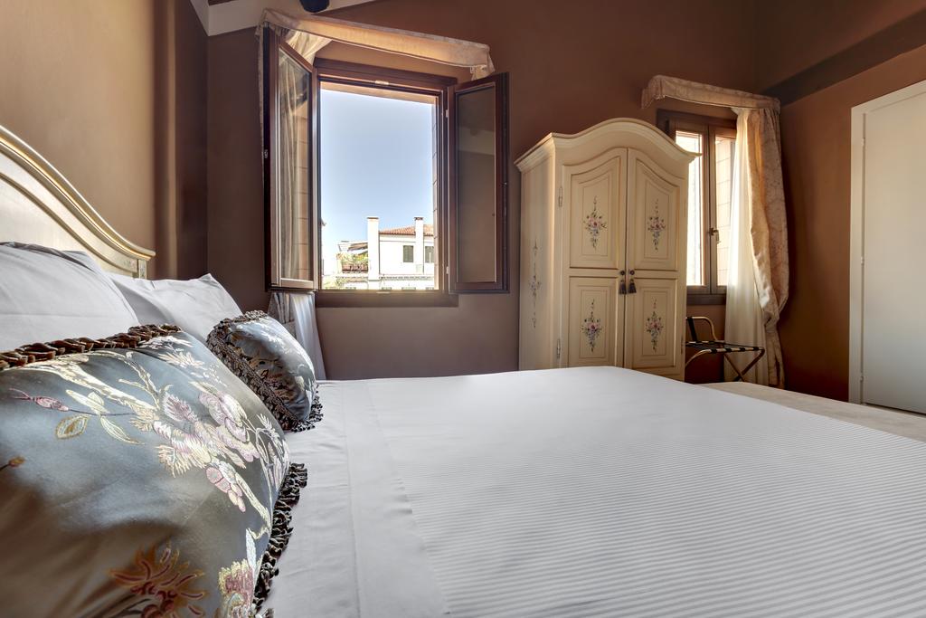 Горящие туры в отель Al Gallo Венецианская Ривьера Италия