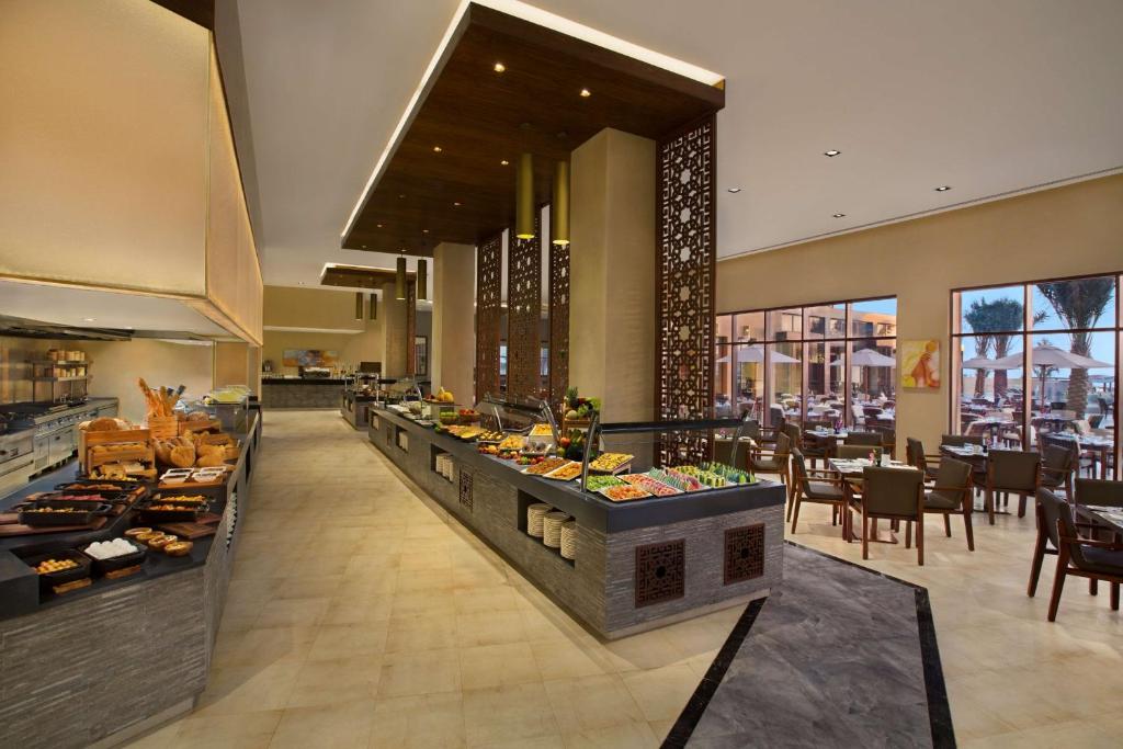 Відпочинок в готелі Doubletree by Hilton Resort & Spa Marjan Island Рас-ель-Хайма ОАЕ