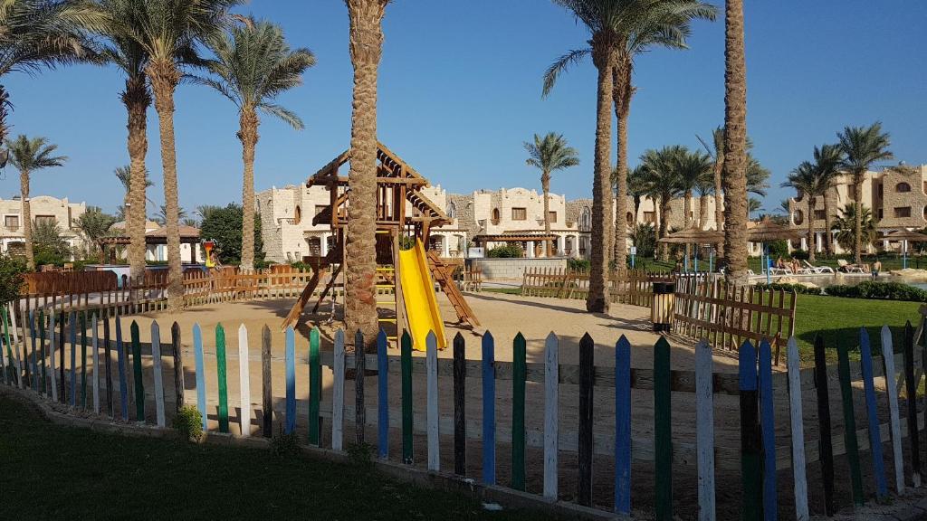 Royal Lagoons Resort and Aqua Park, Hurghada ceny