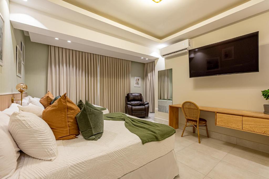 Stay Here Suites фото и отзывы