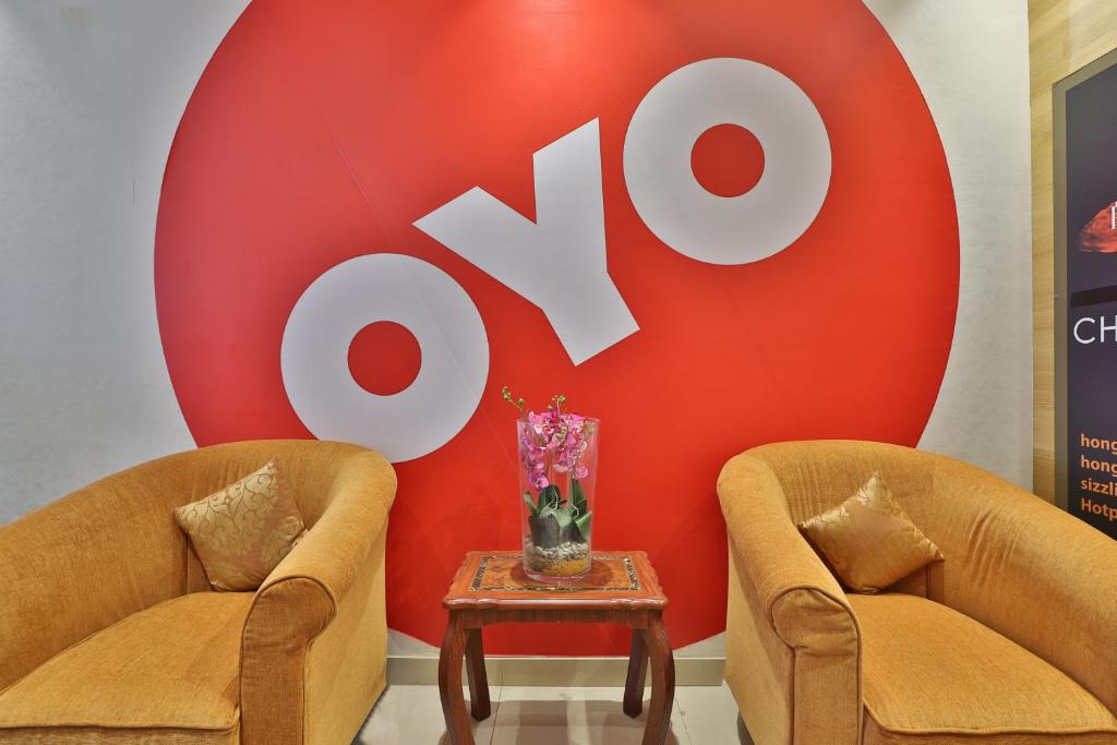 Цены в отеле Oyo 101 Click Hotel (ex. Skylight Hotel)