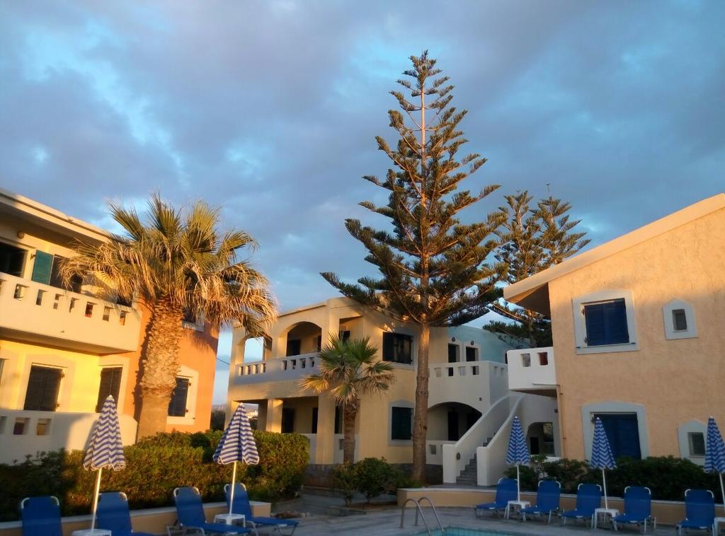 Іракліон Niros Beachfront Aparthotel ціни