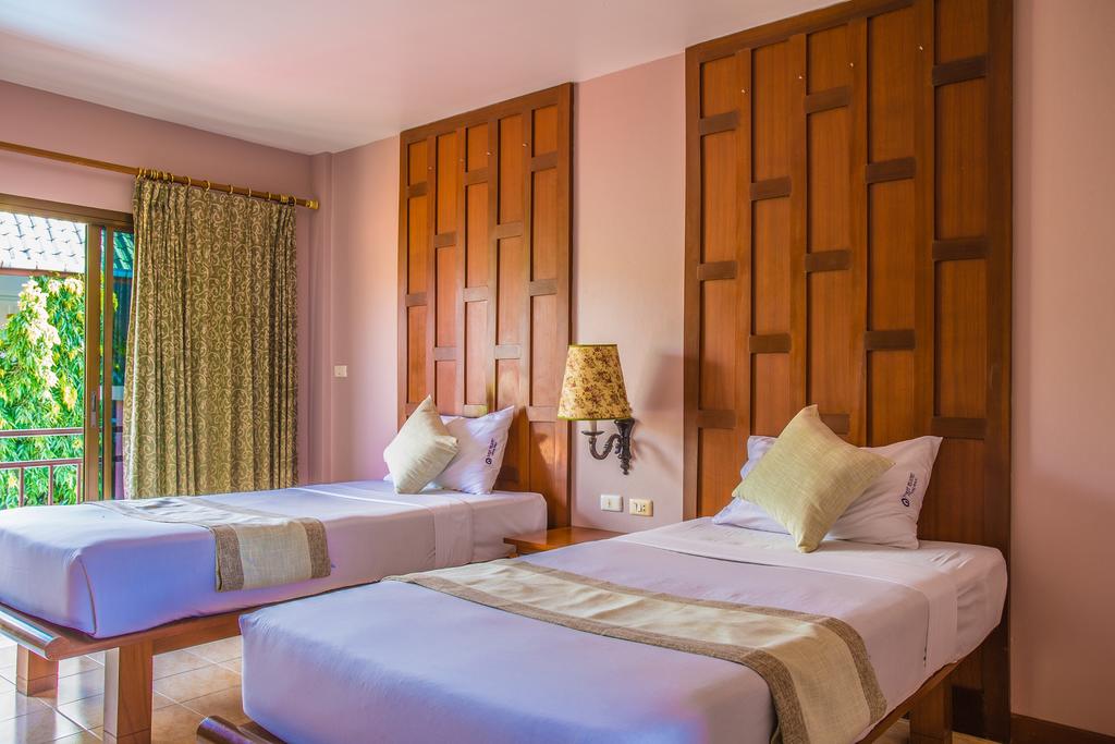 Горящие туры в отель First Resort Albergo Пхукет Таиланд