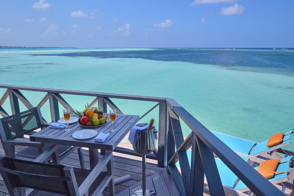 Отдых в отеле Kuredu Island Resort Лавиани Атолл Мальдивы