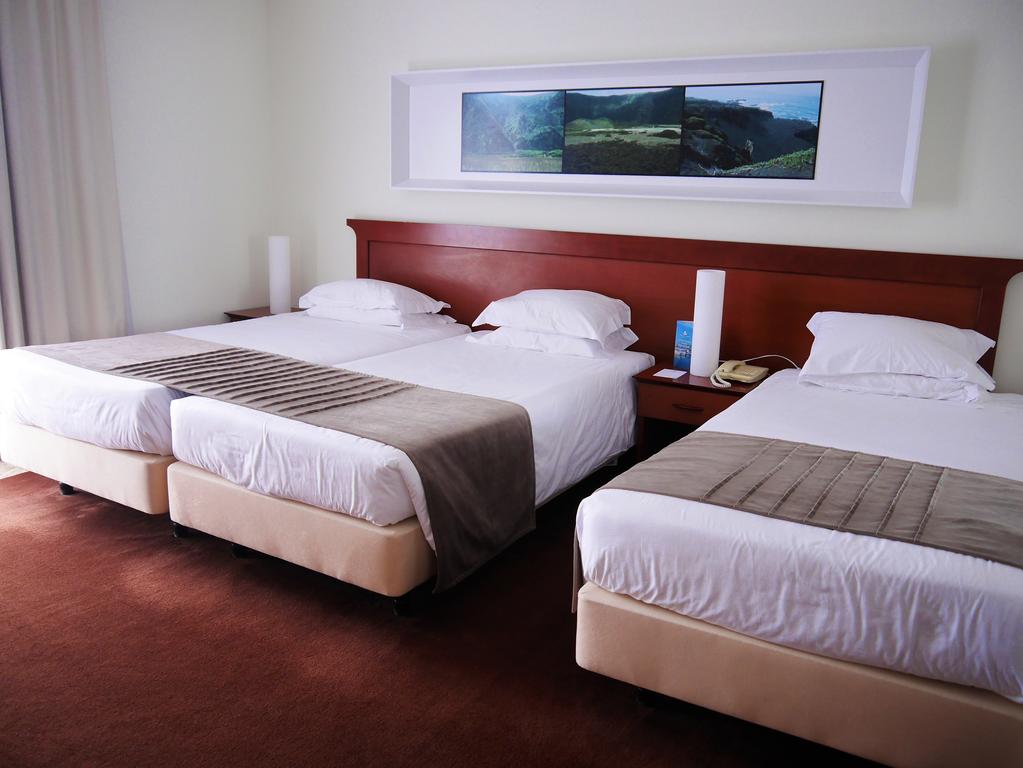 Цены в отеле Faial Resort Hotel