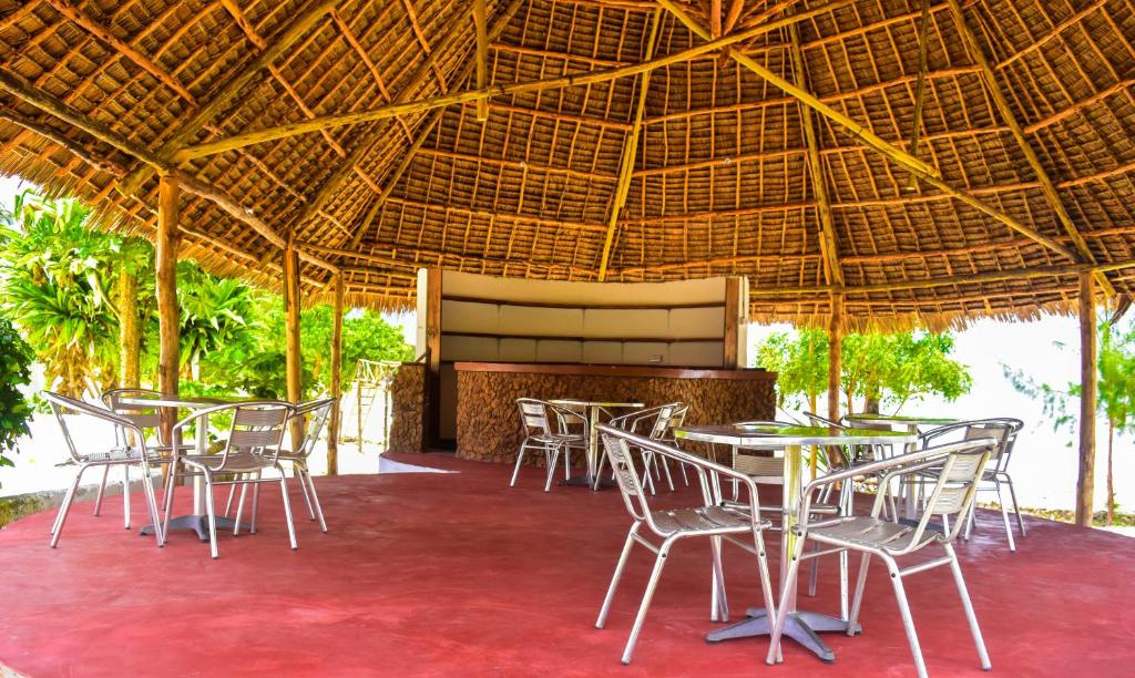 Отзывы туристов Coconut Tree Village Beach Resort