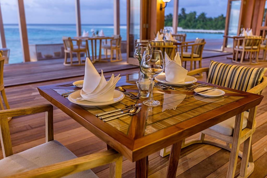 Hurawalhi Island Resort, Мальдивы, Лавиани Атолл, туры, фото и отзывы