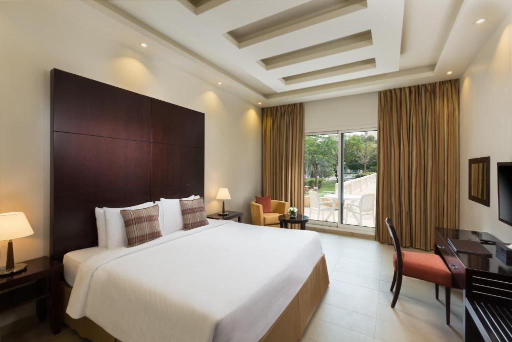 Горящие туры в отель Millennium Central Mafraq Hotel Абу-Даби