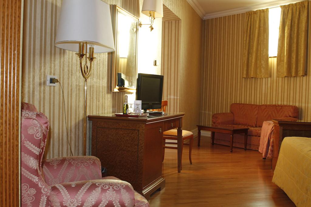 Hotel rest Gallia Rome