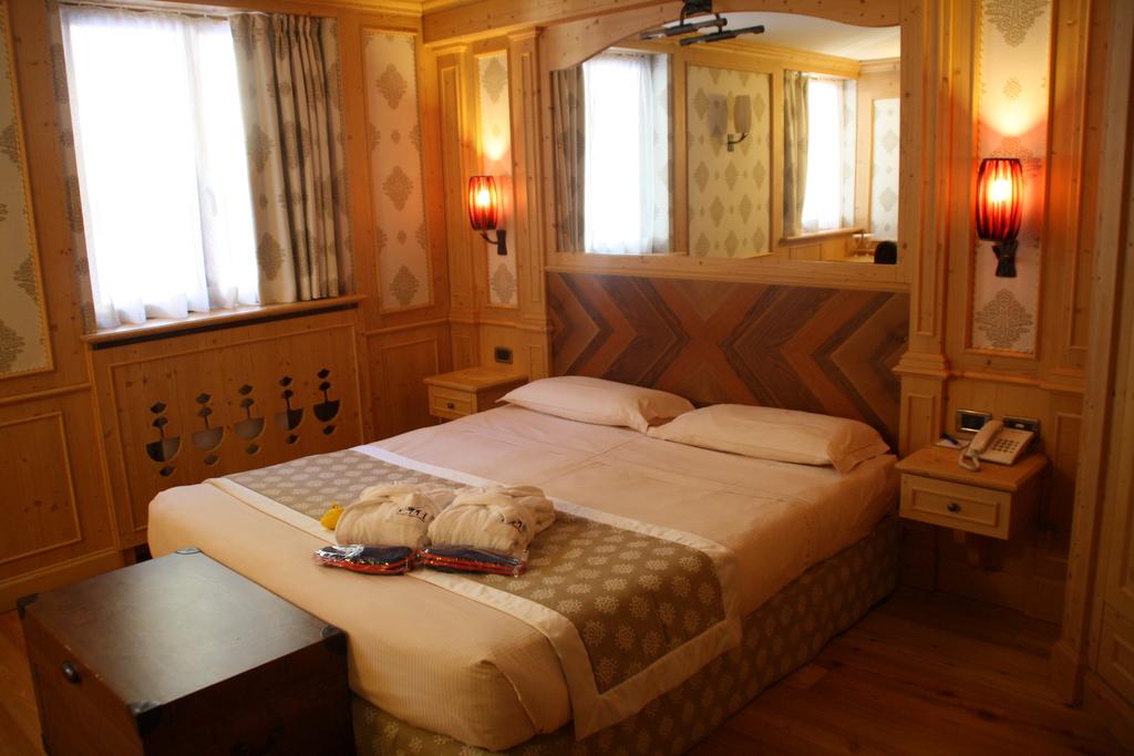 Горящие туры в отель Cristal Palace Мадонна-ди-Кампильо